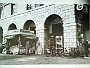 L'edicola ha sostituito di distributore di benzina e l'insegna della farmacia è cambiata, anni 90 (Antonella Billato)